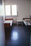 Ein Zweibettzimmer. Ohne Gitter!